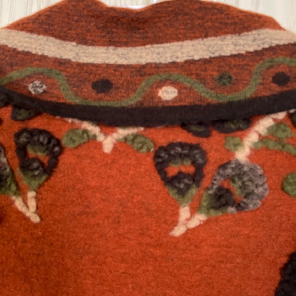 NWT One size Indigo Thread Co Collared wool shawl. Timeless piece! - Picture 9 of 14